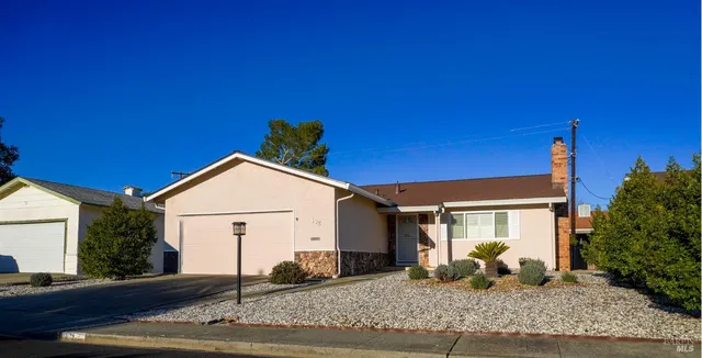 a view of a house with backyard