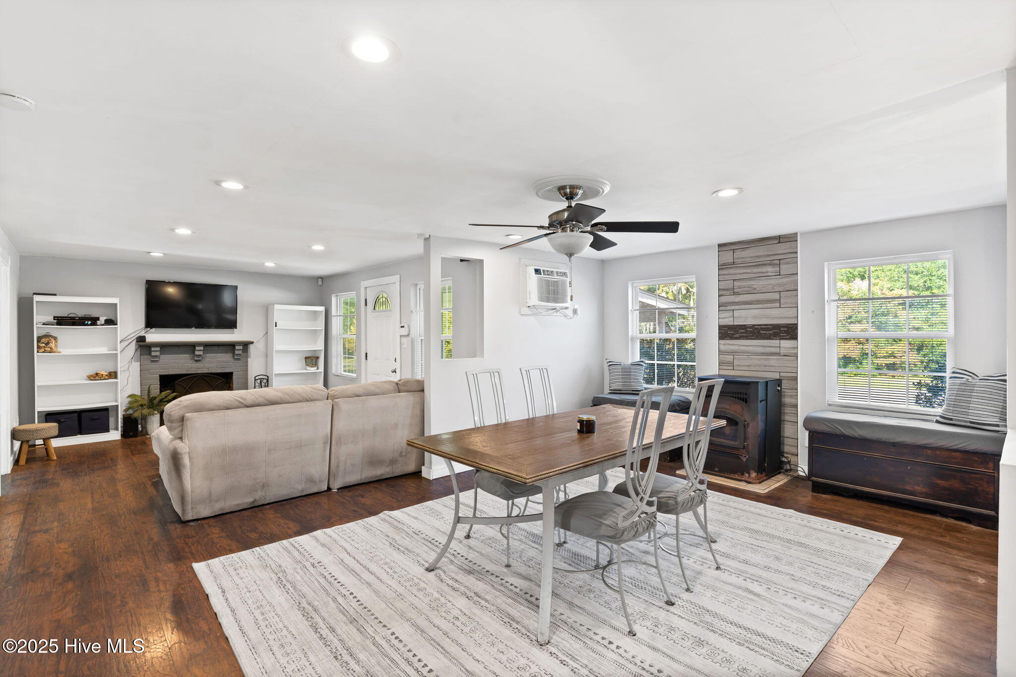 1279 Stone Chimney Road Southwest Supply, NC 28462 - Photo 16 of 41 Living & Dining areas