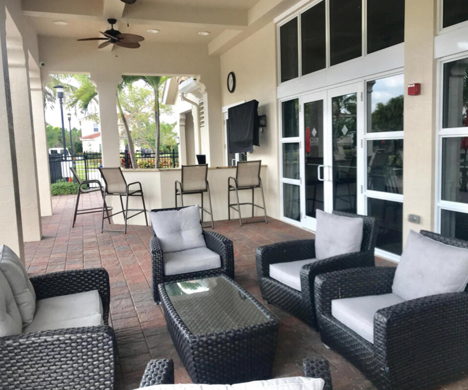 119 Behring Way Jupiter, FL 33458 - Photo 12 of 88 200A039F-A904-4AD1-B44A-02993ECFE3A5