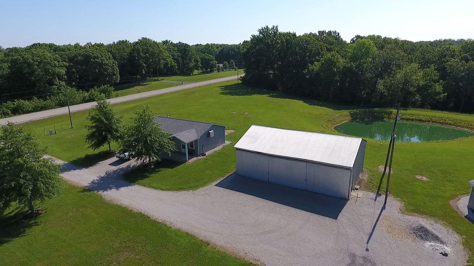 8954 Renken Road Staunton, IL 62088 - Photo 2 of 14