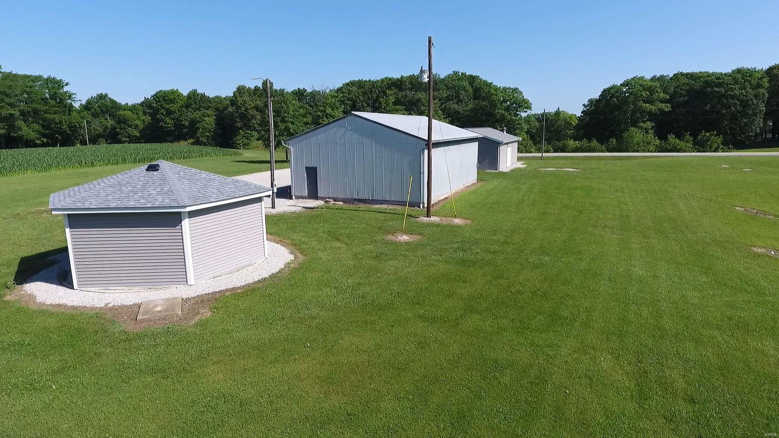8954 Renken Road Staunton, IL 62088 - Photo 11 of 14