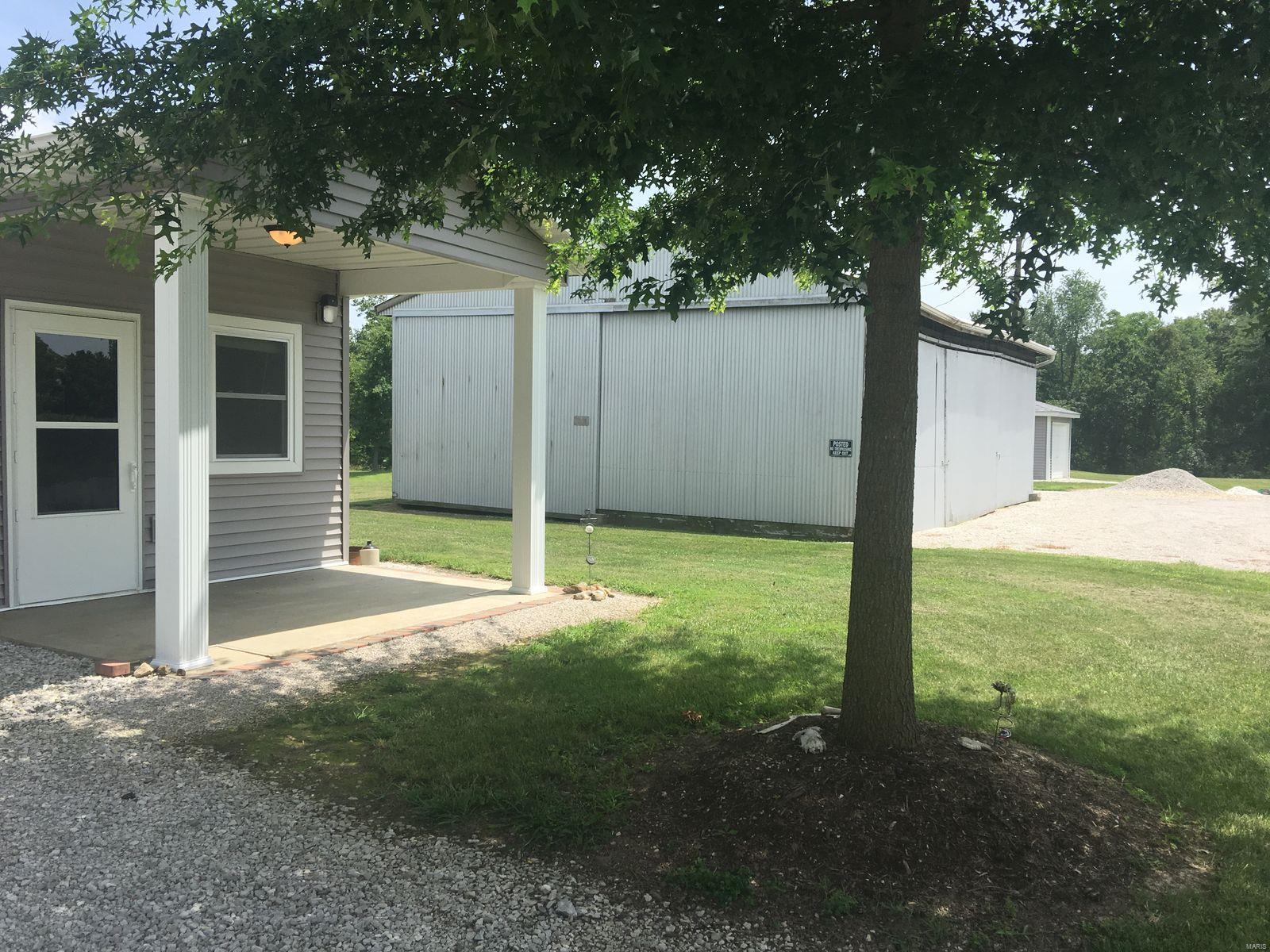 8954 Renken Road Staunton, IL 62088 - Photo 3 of 14