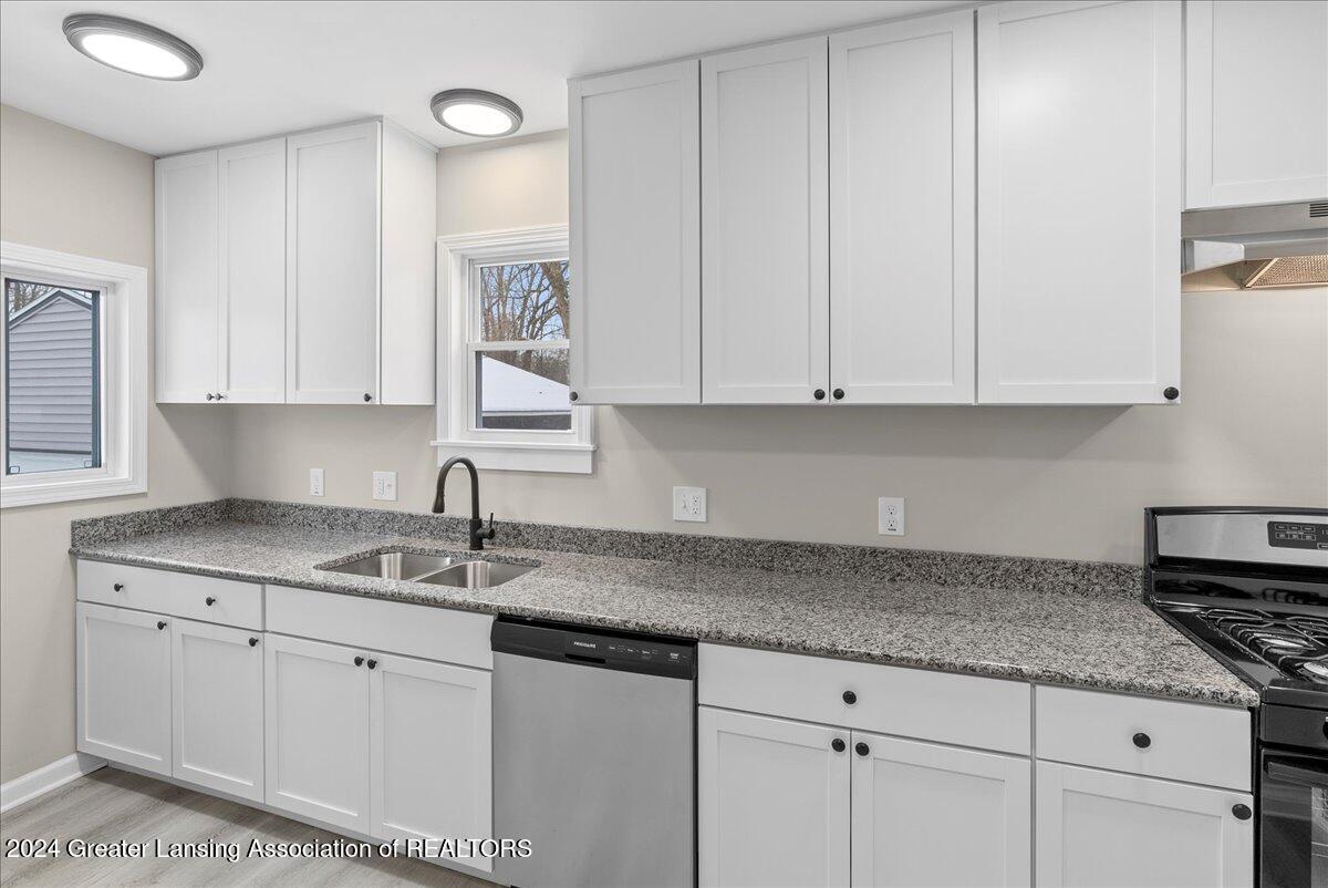 2717 West Jolly Road Lansing, MI 48911 - Photo 18 of 33 24-Media Jett - 24