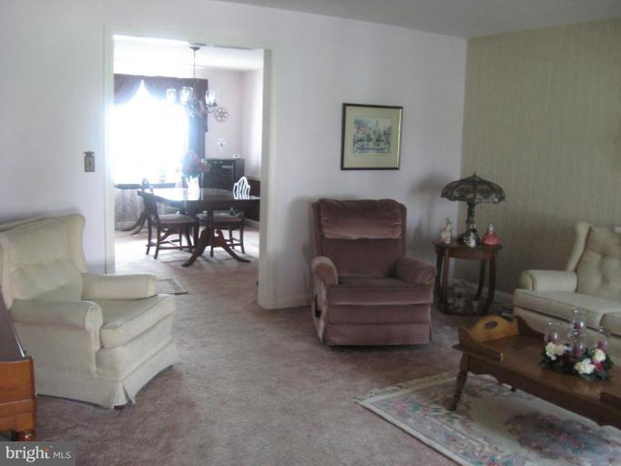 419 Lambeth Road Catonsville, MD 21228 - Photo 6 of 30 Living Room