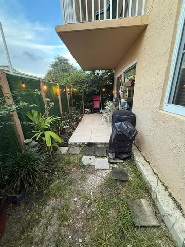 a view of a small yard in front of a house