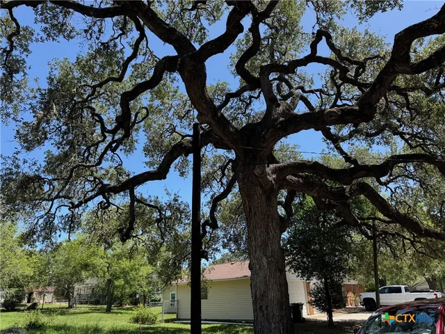 $299,900 | 203 Villa Street, Cuero, TX 77954