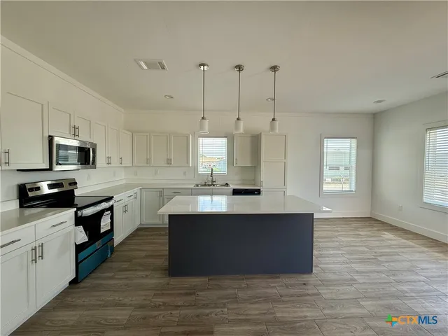 $299,900 | 203 Villa Street, Cuero, TX 77954