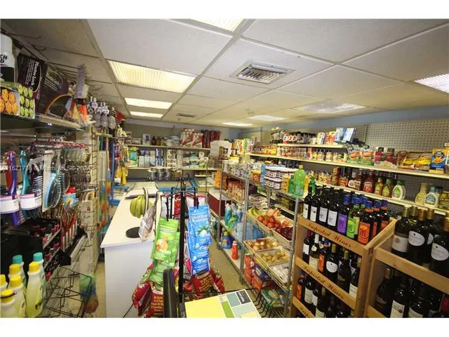 $9,000 | 5151 Collins Avenue, Unit 532, Miami Beach, FL 33140