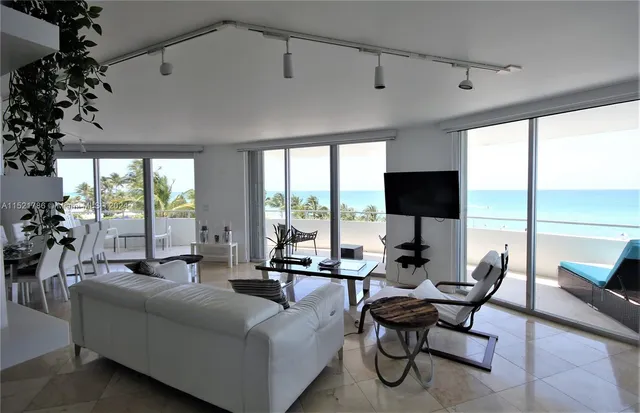$9,000 | 5151 Collins Avenue, Unit 532, Miami Beach, FL 33140