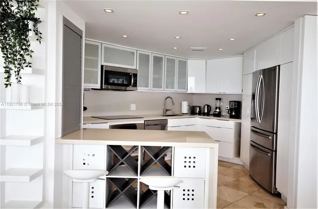 $9,000 | 5151 Collins Avenue, Unit 532, Miami Beach, FL 33140