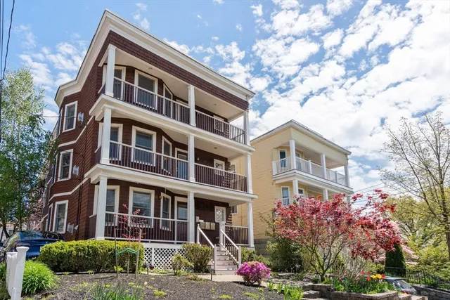 $3,700 | 59 Craigie Street, Unit 2, Somerville, MA 02143