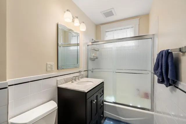 $3,700 | 59 Craigie Street, Unit 2, Somerville, MA 02143