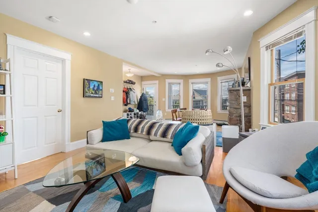 $3,700 | 59 Craigie Street, Unit 2, Somerville, MA 02143