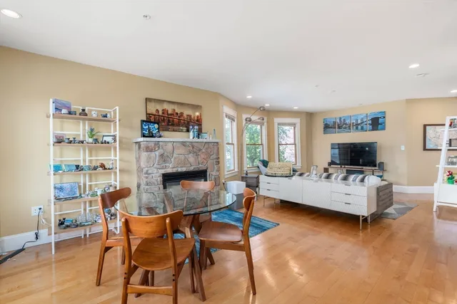 $3,700 | 59 Craigie Street, Unit 2, Somerville, MA 02143