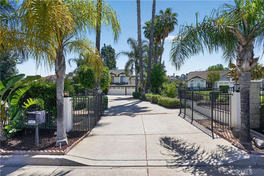 2081 Country Hills Lane Riverside, CA 92503 - Photo 3 of 25