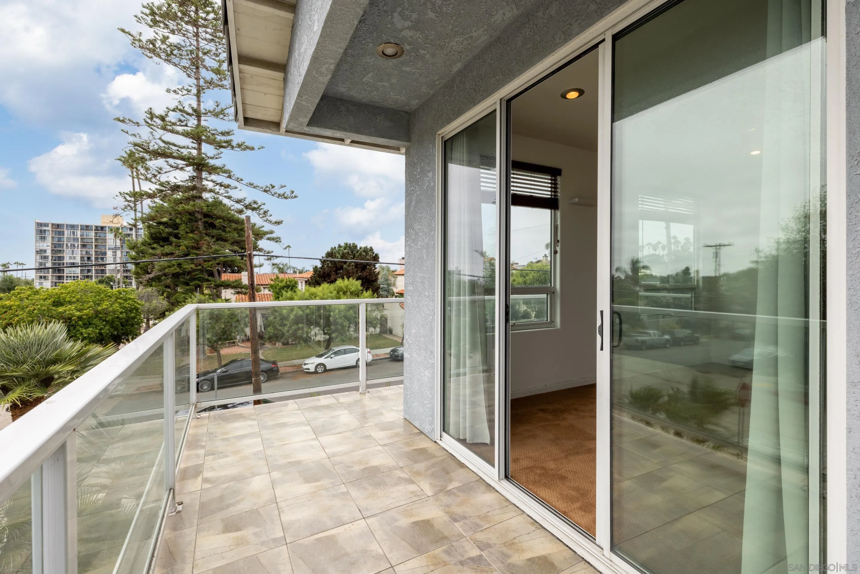 4975 Dawes Street San Diego, CA 92109 - Photo 21 of 39 a view of balcony with workspace
