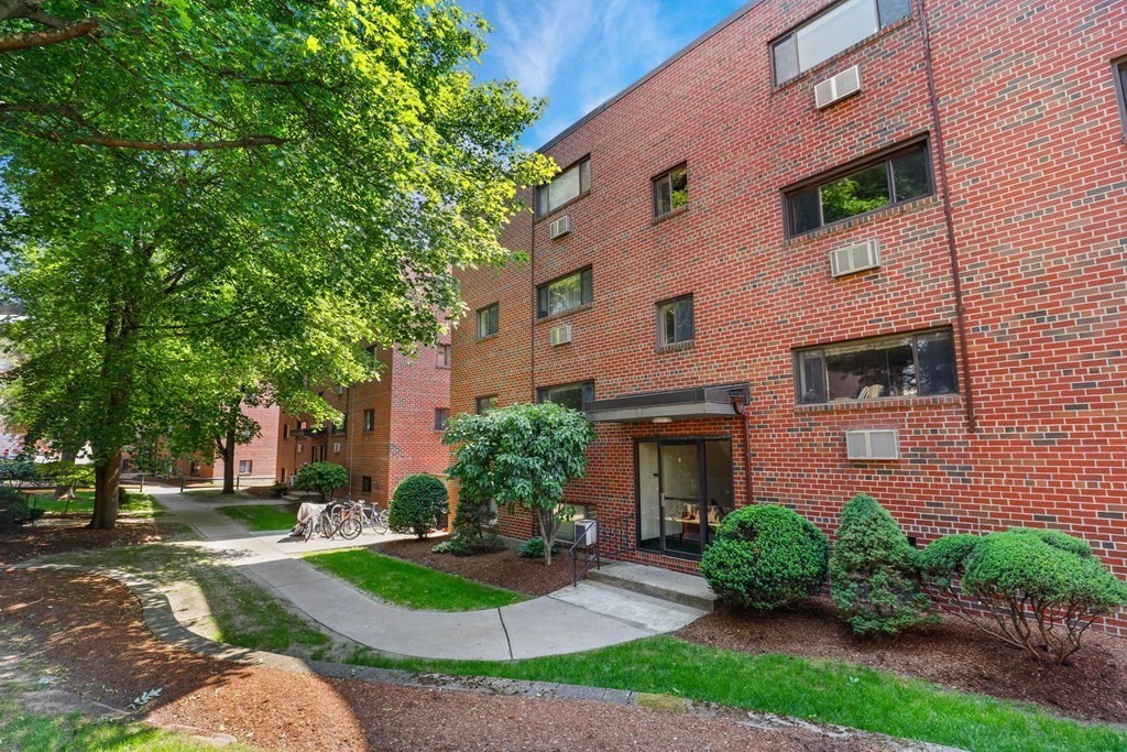 8 Riverside Street, Unit 14 Watertown, MA 02472 - Photo 18 of 19 Gallery Image 18