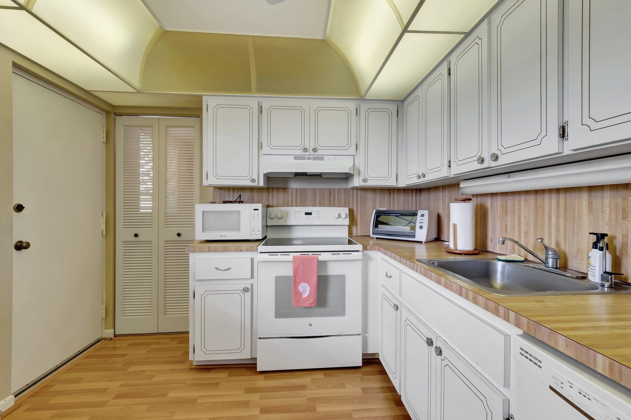 6400 Northwest 2nd Avenue, Unit 518 Boca Raton, FL 33487 - Photo 15 of 33 15-web-or-mls-DSC_7496