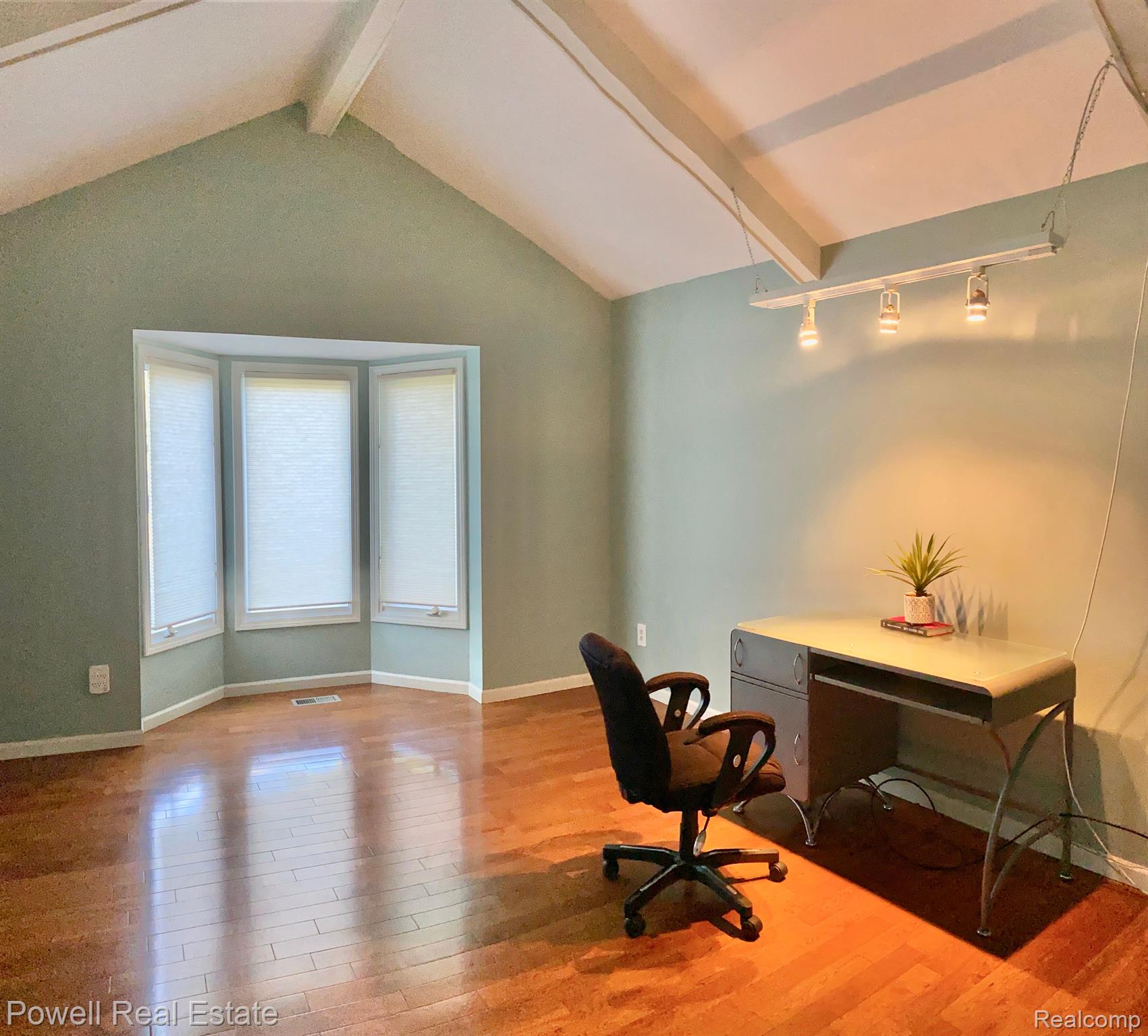 20027 Wayne Road Livonia, MI 48152 - Photo 18 of 40 Elegant study with bay window and vaulted ceiling