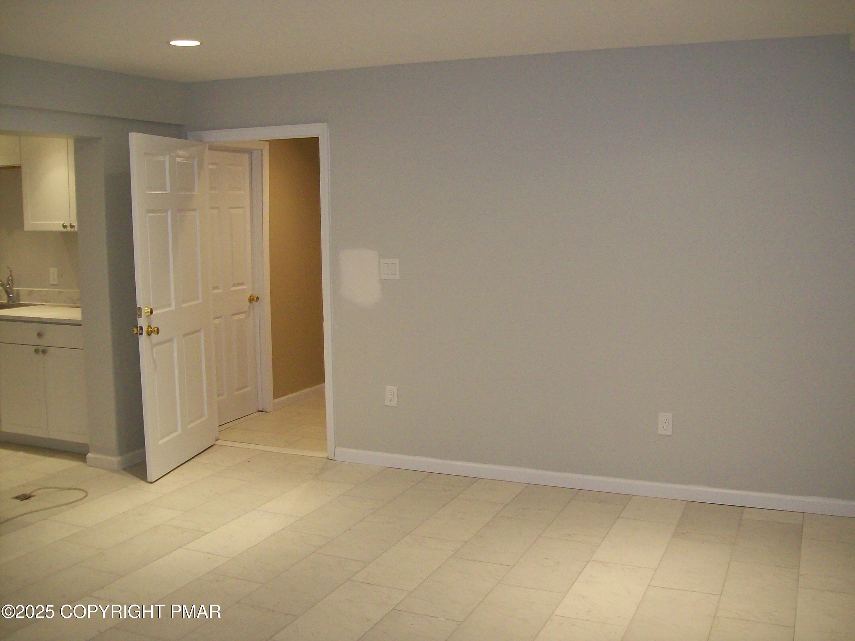 5864 Decker Road Bushkill, PA 18324 - Photo 26 of 40 inlaw suite liivng room