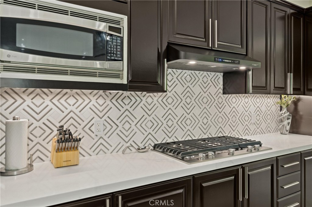 79690 Rancho San Pascual La Quinta, CA 92253 - Photo 21 of 73 a kitchen with a stove and a microwave