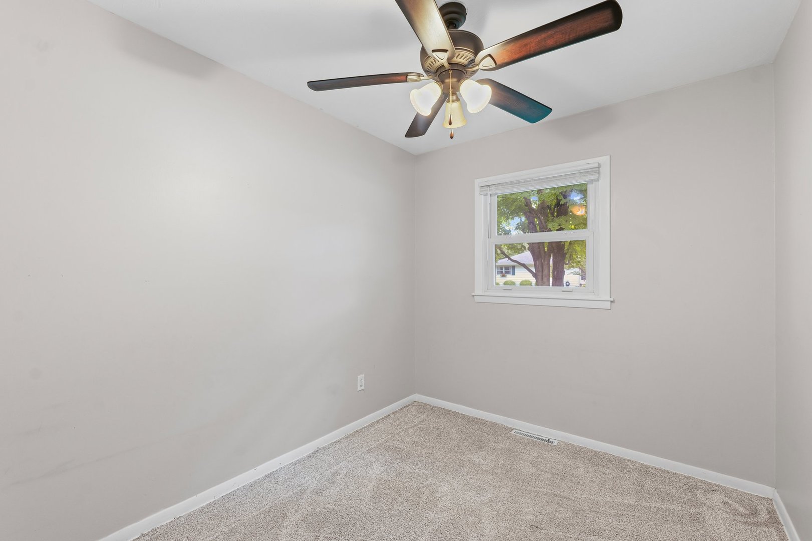 809 South Longview Road Monticello, IL 61856 - Photo 18 of 31 Gallery Image 18