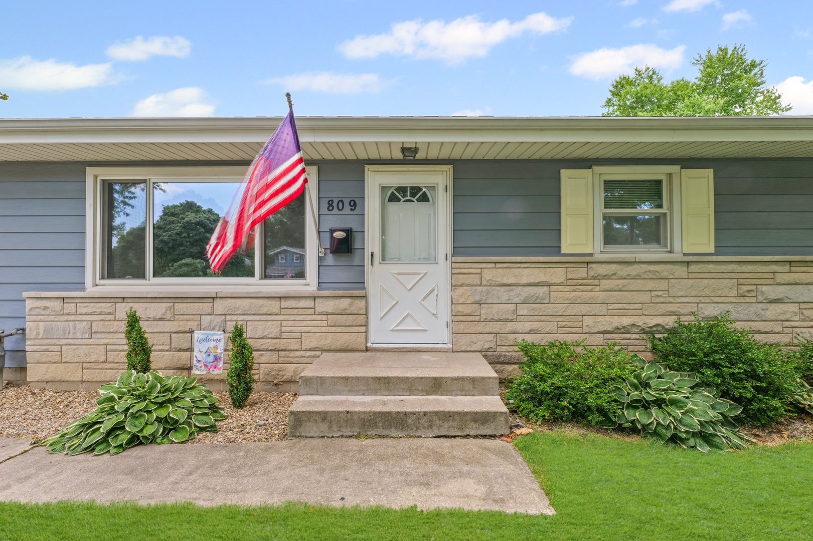 809 South Longview Road Monticello, IL 61856 - Photo 3 of 31 Gallery Image 3