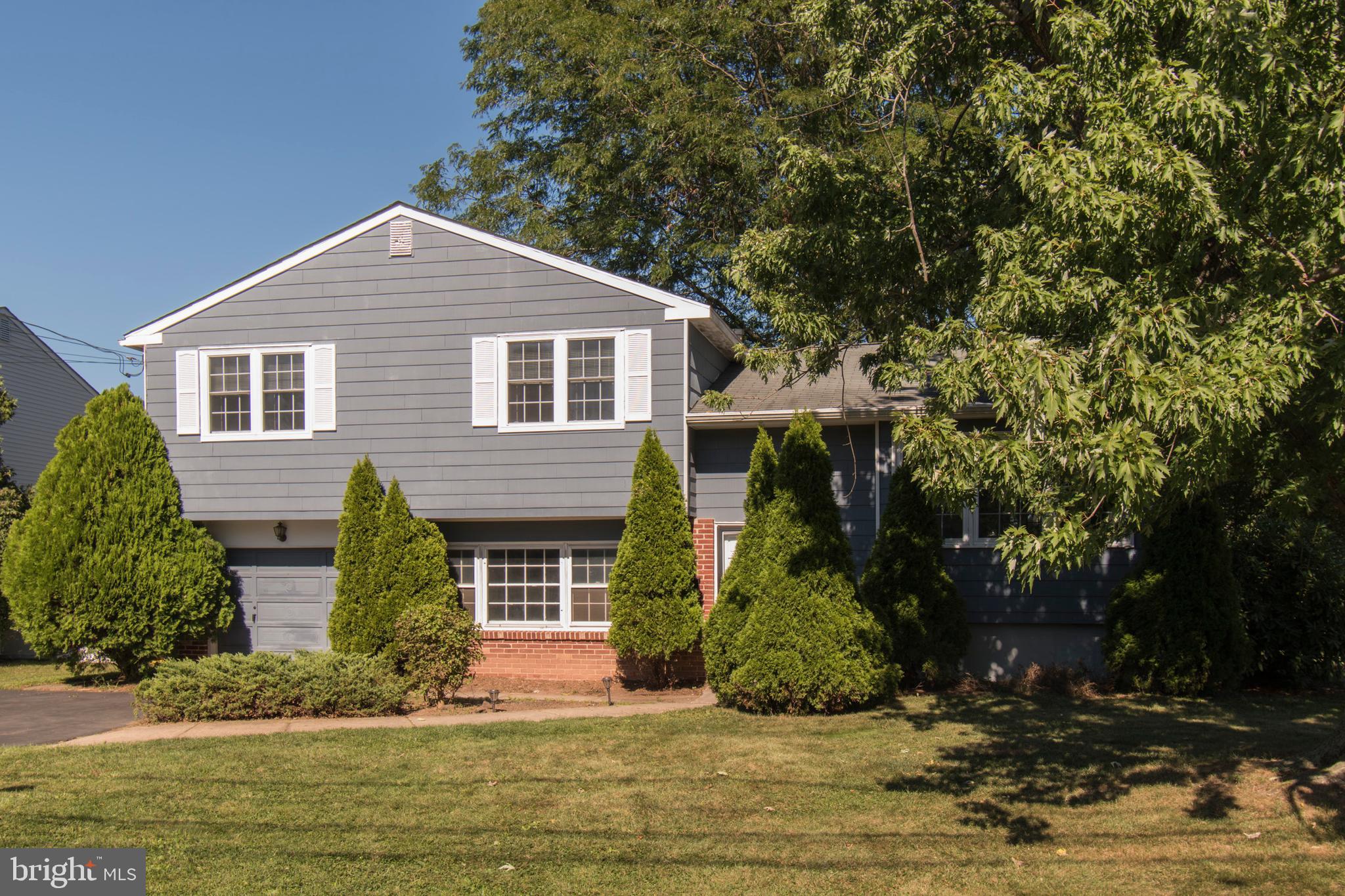 899 Phillips Road Warminster, PA 18974 - Photo 4 of 36