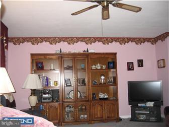 3237 Byberry Road Philadelphia, PA 19154 - Photo 6 of 12 Living Room