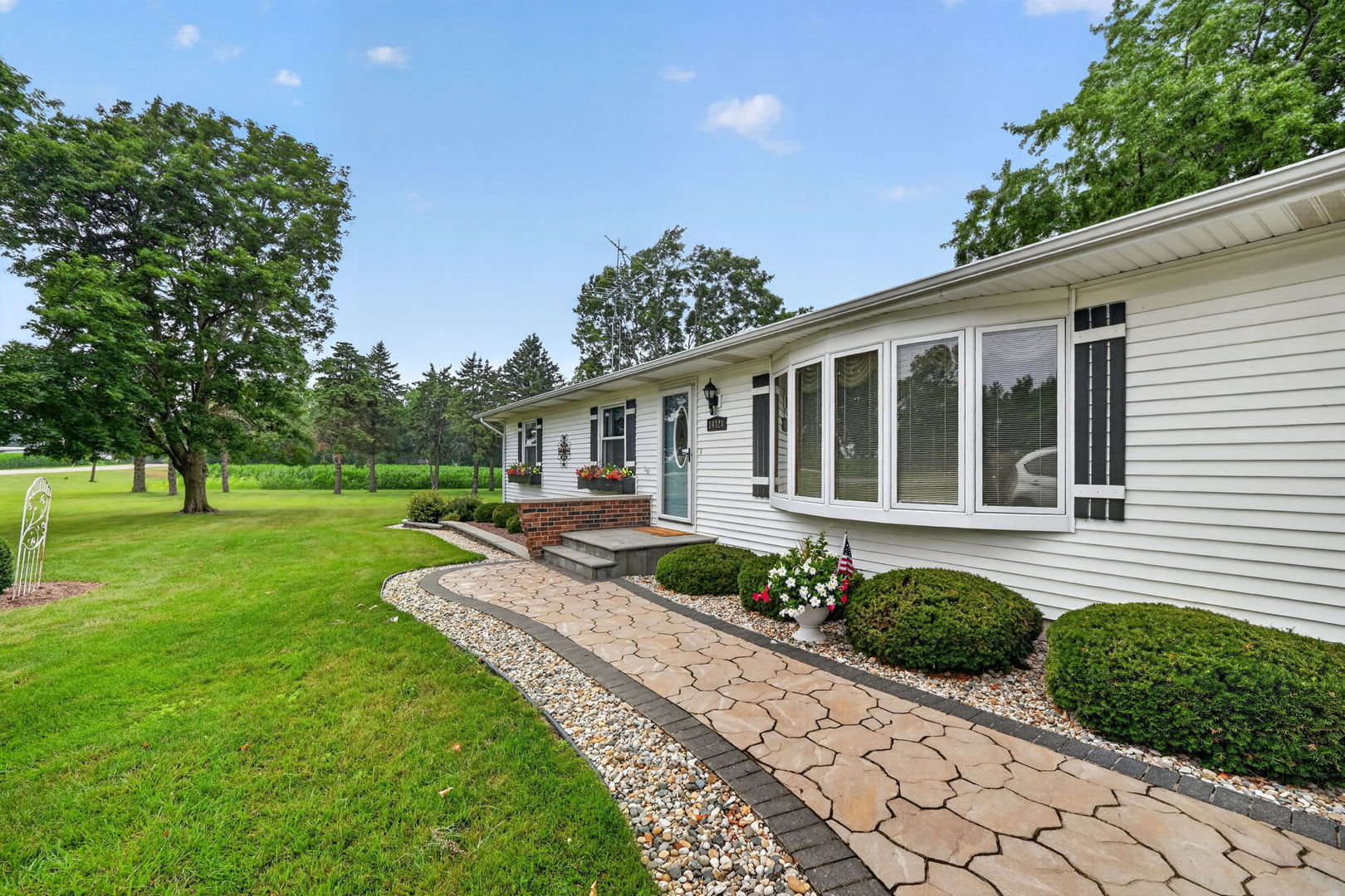 14121 Barber Greene Road Sycamore, IL 60178 - Photo 6 of 35