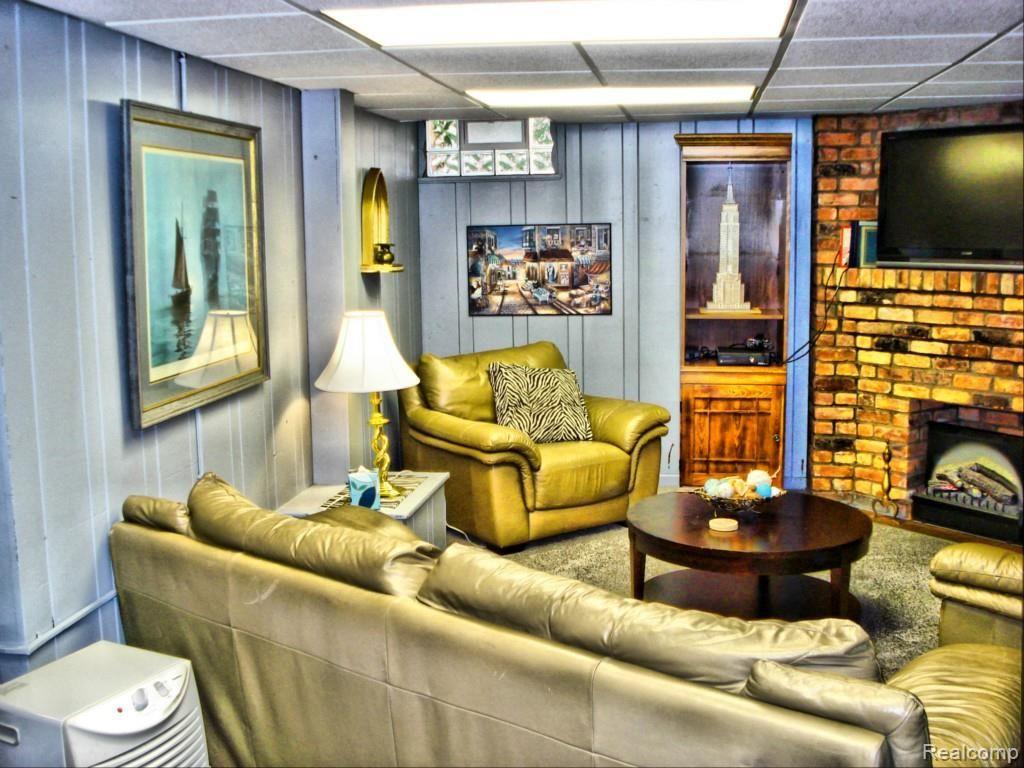284 Fisher Road Grosse Pointe, MI 48230 - Photo 30 of 69 DSC04905.jpg