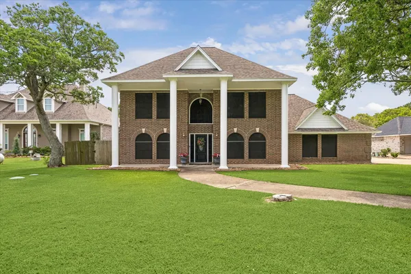 $675,000 | 6934 Plantation Drive, Baytown, TX 77523