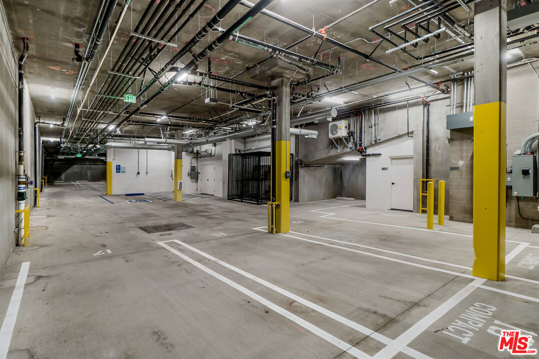 3632 Keystone Avenue, Unit 302 Los Angeles, CA 90034 - Photo 13 of 38