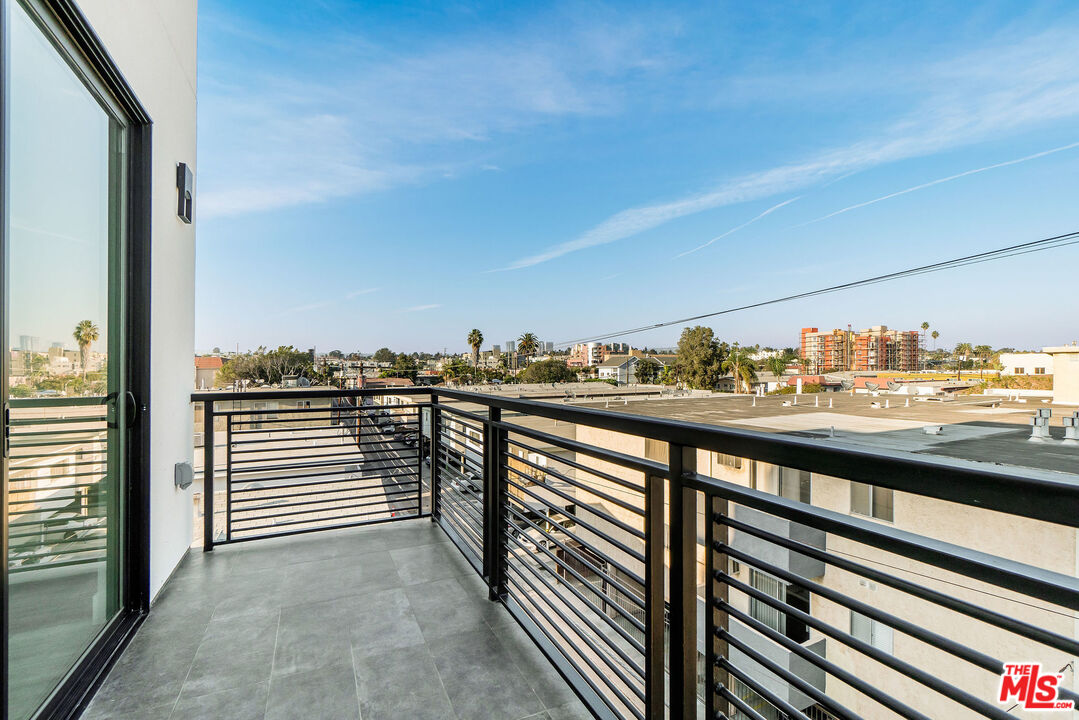 3632 Keystone Avenue, Unit 302 Los Angeles, CA 90034 - Photo 24 of 38 a view of a balcony with many chairs