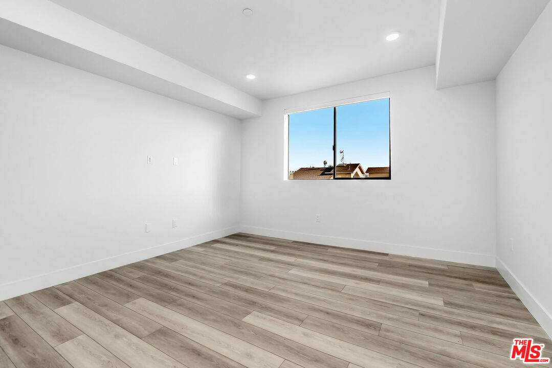3632 Keystone Avenue, Unit 302 Los Angeles, CA 90034 - Photo 30 of 38 a view of a room with wooden floor and window