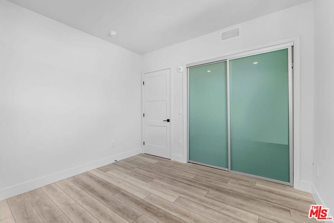 3632 Keystone Avenue, Unit 302 Los Angeles, CA 90034 - Photo 35 of 38 a view of a room with an empty space