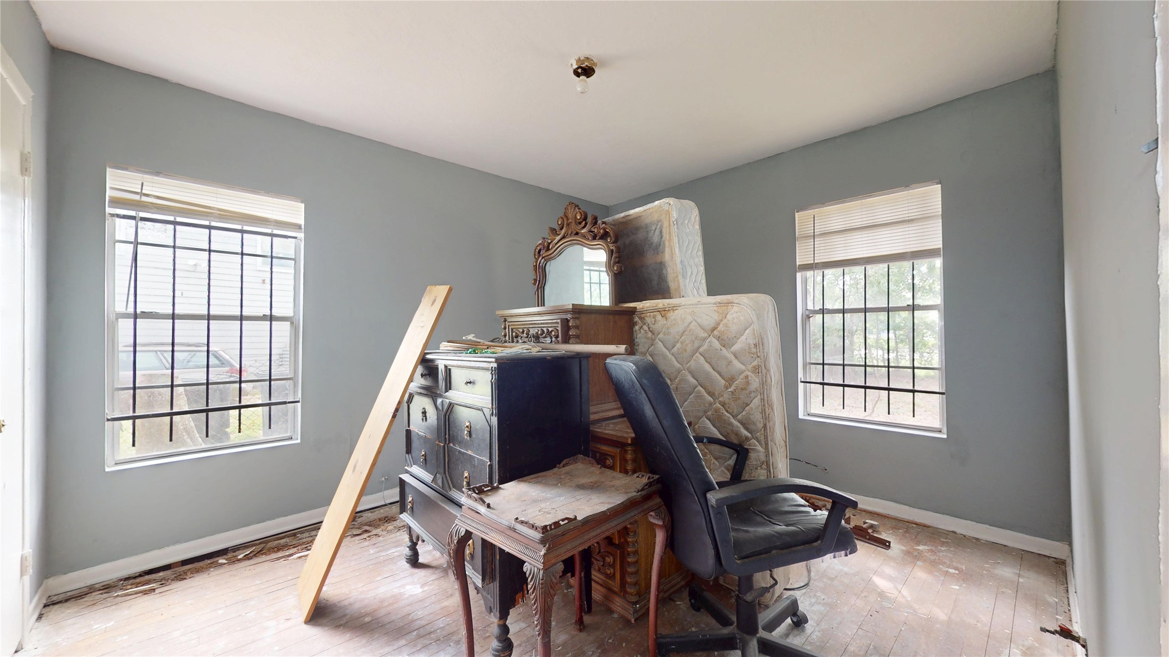 6604 Conley Street Houston, TX 77021 - Photo 23 of 28 a view of workspace with windows recliner chair