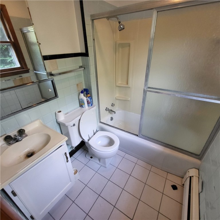 800 Division Street Charleston, IL 61920 - Photo 13 of 23 Master Bathroom