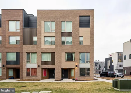 $1,249,000 | 3200 Parkview Walk, Philadelphia, PA 19125
