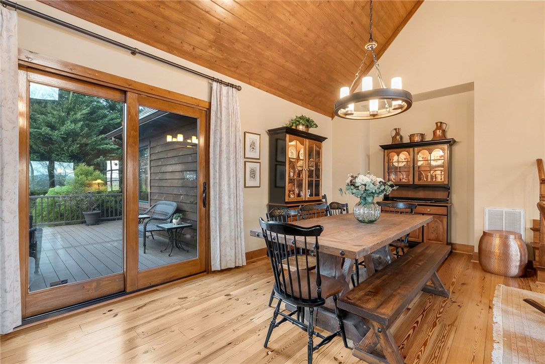 511 Palmer Way Sunset, SC 29685 - Photo 11 of 50 Dining Area in Great Room with access to back deck and path to Guest House