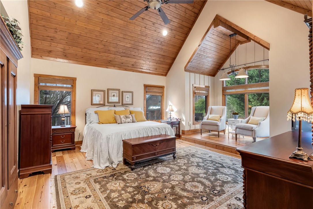 511 Palmer Way Sunset, SC 29685 - Photo 18 of 50 Primary Bedroom with sitting area overlooking private backyard