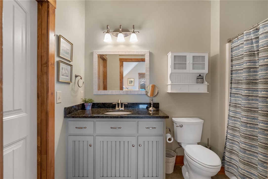 511 Palmer Way Sunset, SC 29685 - Photo 25 of 50 Second Level ensuite bathroom with granite countertops