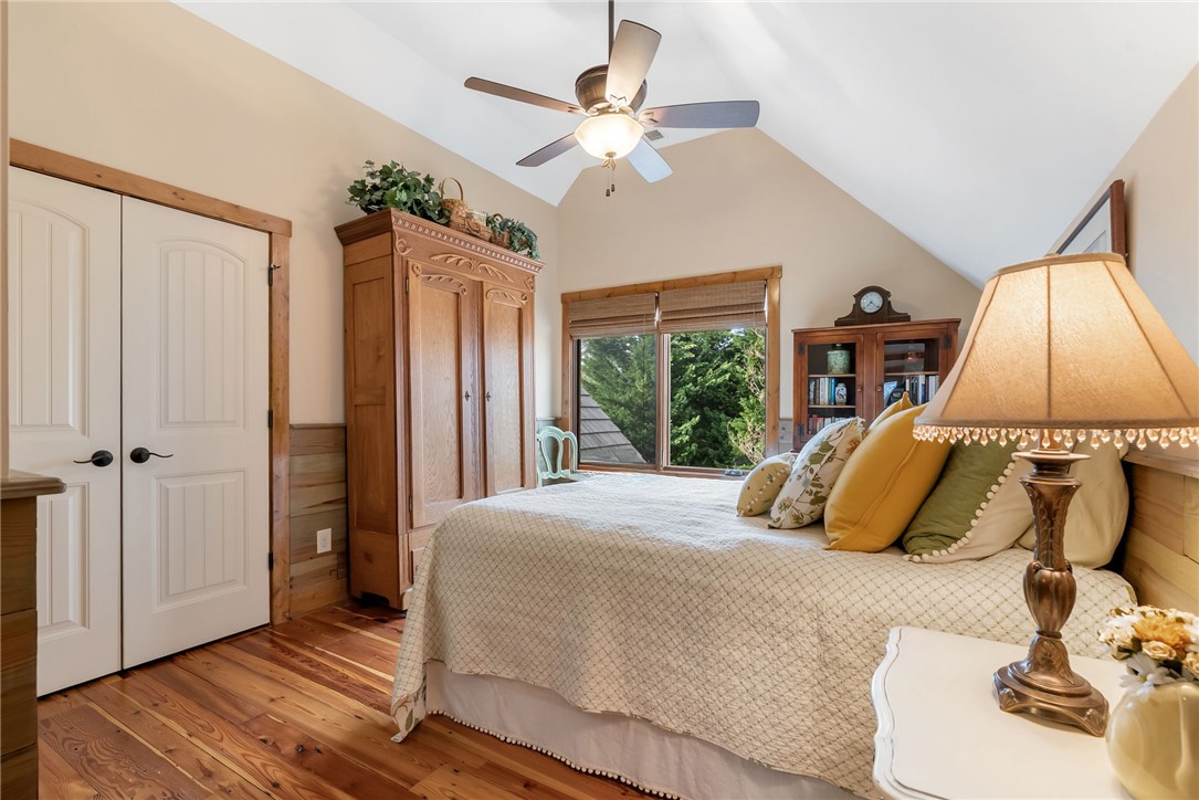 511 Palmer Way Sunset, SC 29685 - Photo 26 of 50 Second Level Bedroom #3 with ensuite bath