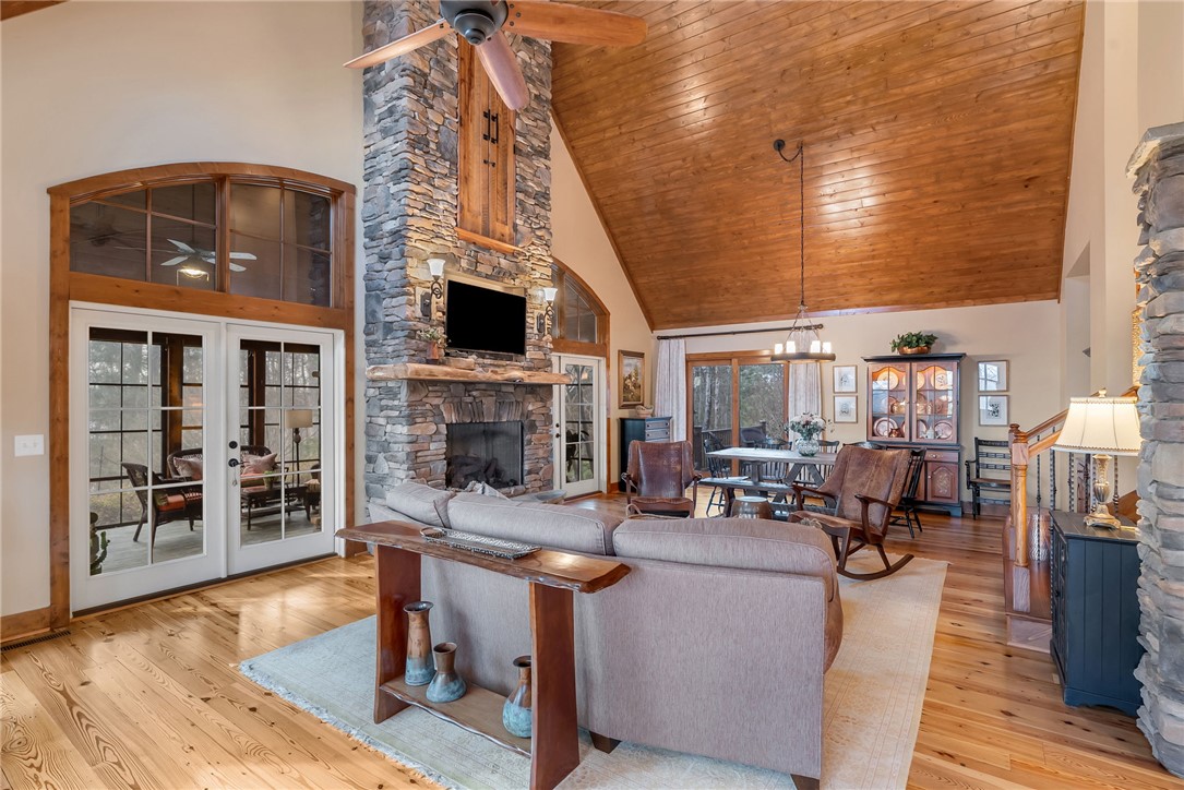 511 Palmer Way Sunset, SC 29685 - Photo 8 of 50 Great room with dining area