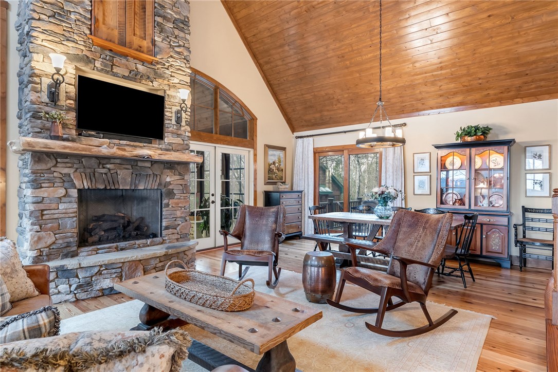 511 Palmer Way Sunset, SC 29685 - Photo 9 of 50 Great room with dining area