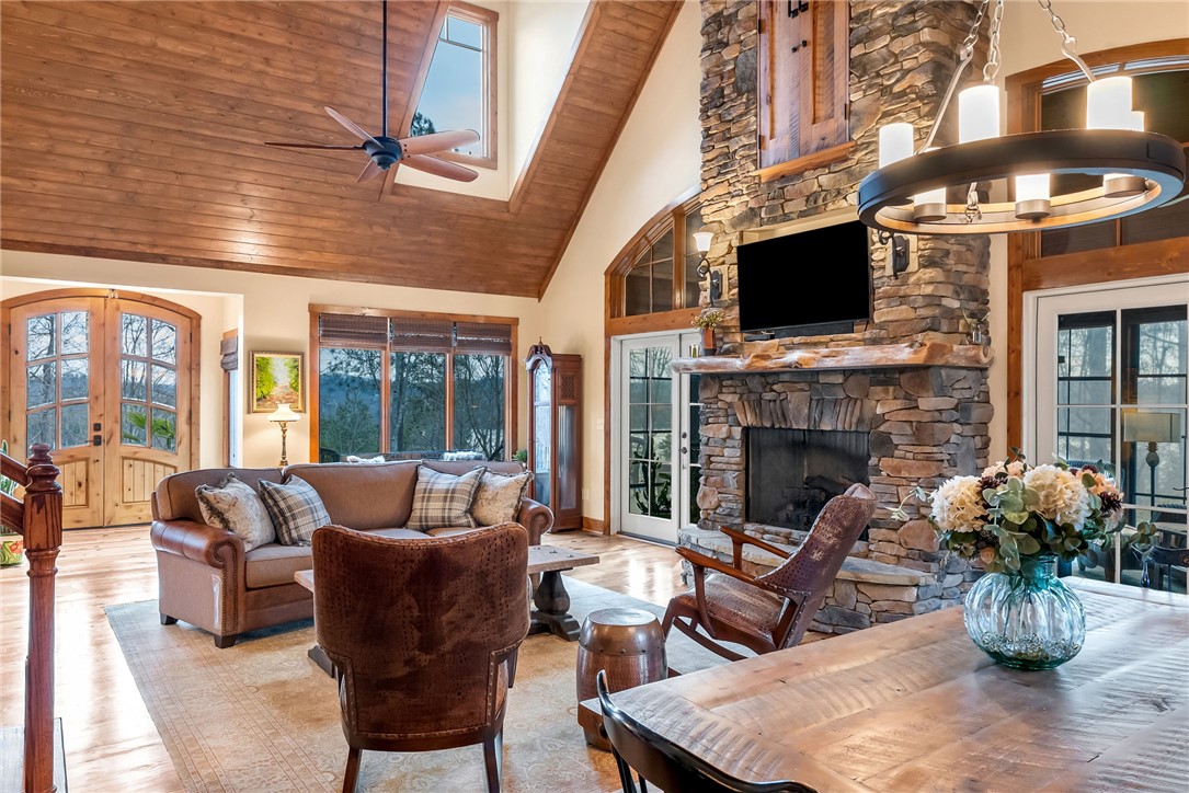 511 Palmer Way Sunset, SC 29685 - Photo 10 of 50 Great room with dining area