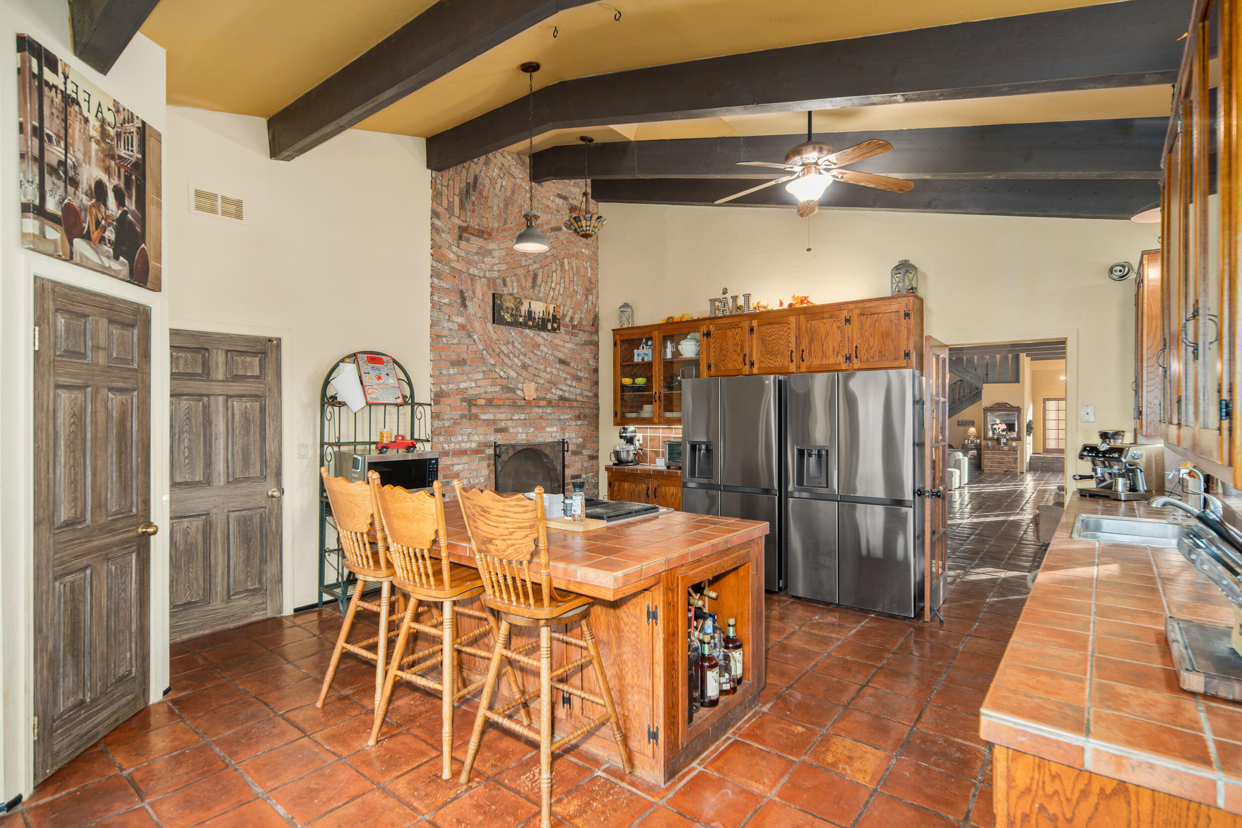 20718 Darsy Road Tehachapi, CA 93561 - Photo 18 of 64 a dinning table and chairs in a patio