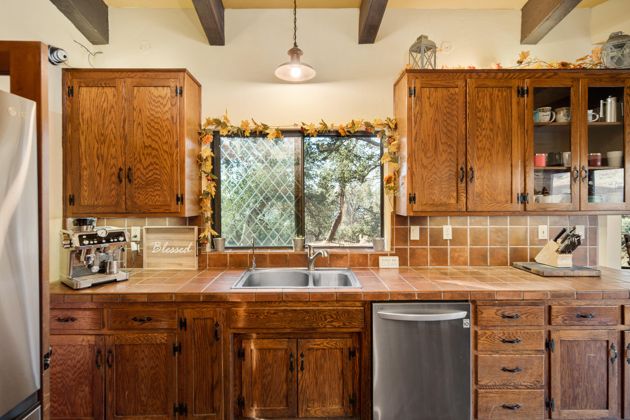 20718 Darsy Road Tehachapi, CA 93561 - Photo 20 of 64 a kitchen with a sink and a window
