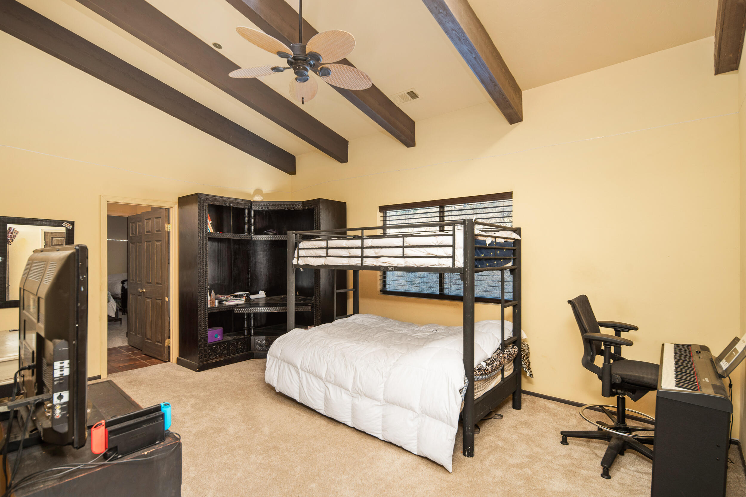 20718 Darsy Road Tehachapi, CA 93561 - Photo 34 of 64 a bedroom with furniture and a air conditioner vent