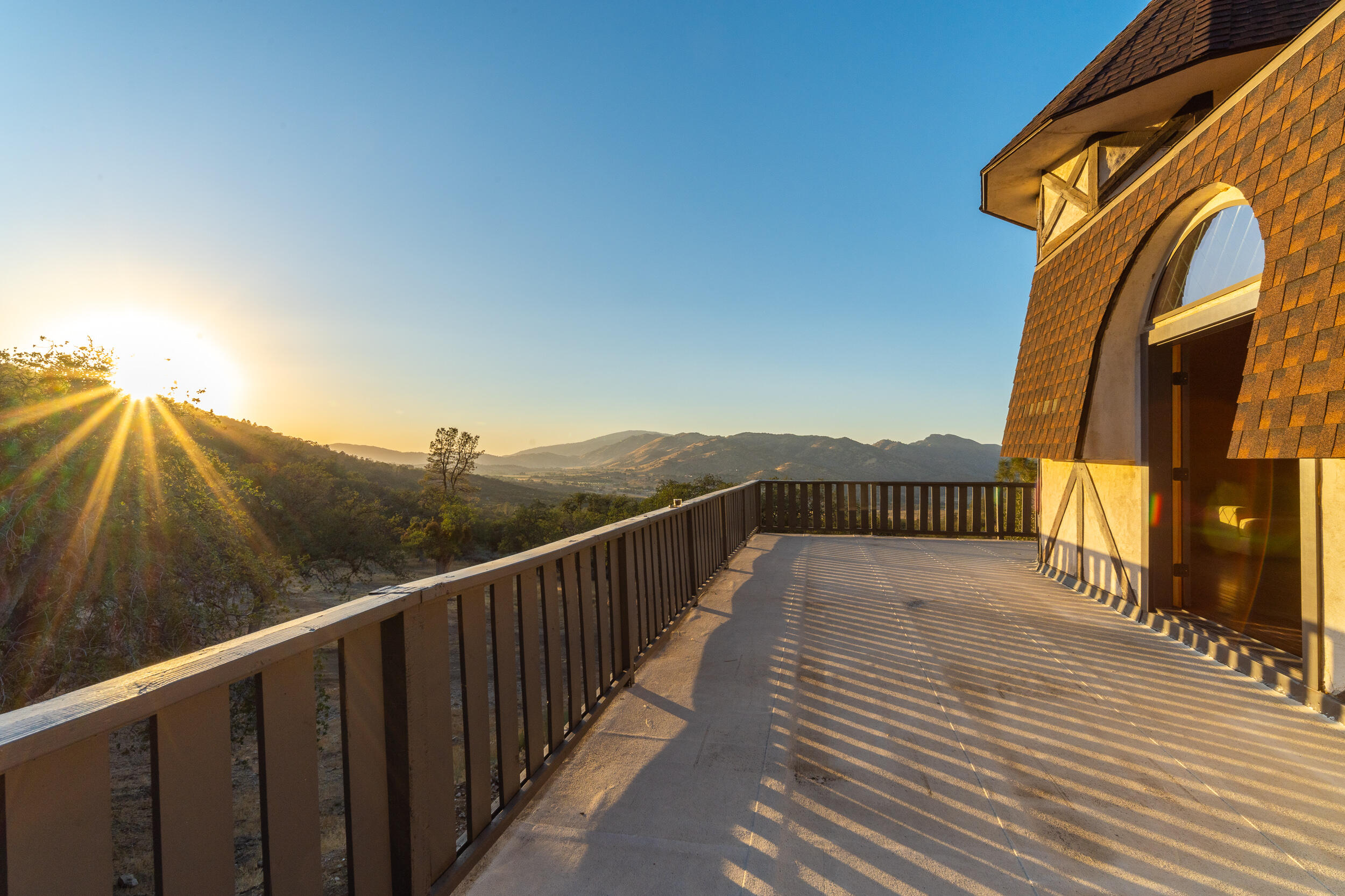 20718 Darsy Road Tehachapi, CA 93561 - Photo 42 of 64 a view of balcony with floor and wooden floor